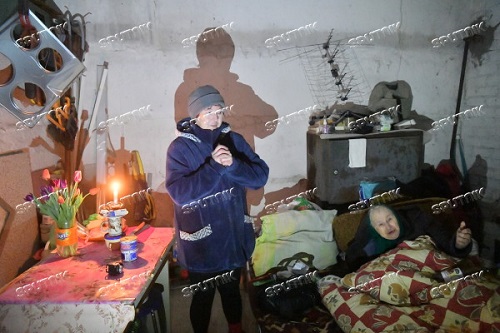 Des habitants du village Sopino sous les bombes à Donetsk (Sputnik)